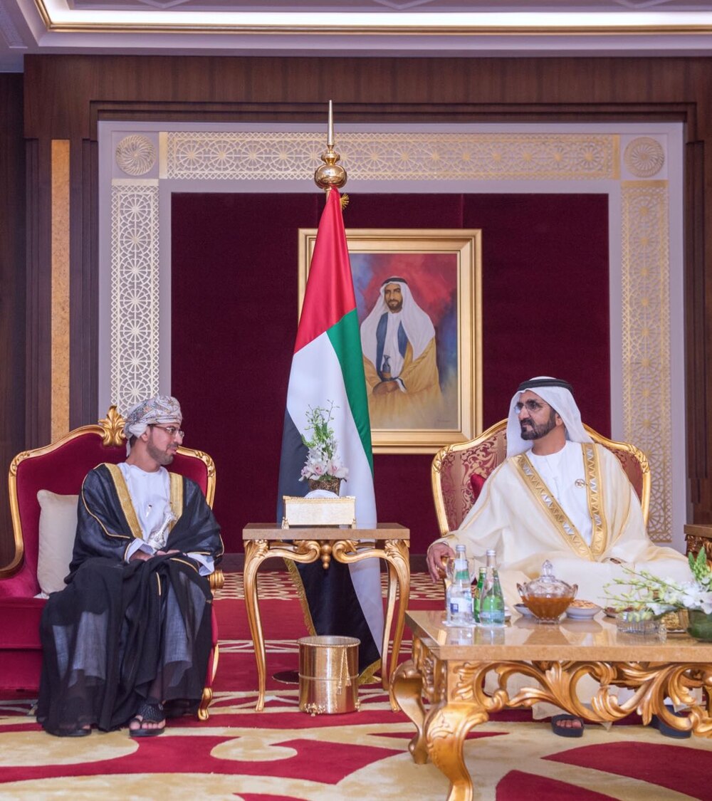 سفيرنا في الإمارات يقدم أوراق اعتماده وينقل تحيات جلالة السلطان لخليفة بن زايد