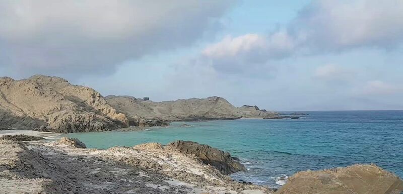 النقل تصدر إعلانًا حول سفينة جانحة في جزر الحلانيات