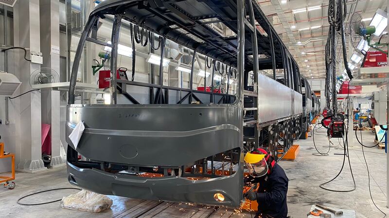 بالصور: مشروع عماني-قطري يبدأ الإنتاج