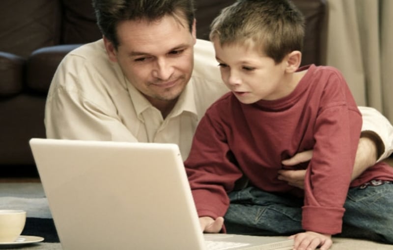 في اليوم العالمي للإنترنت الآمن ما المخاطر التي تواجه الأطفال في العالم الافتراضي؟