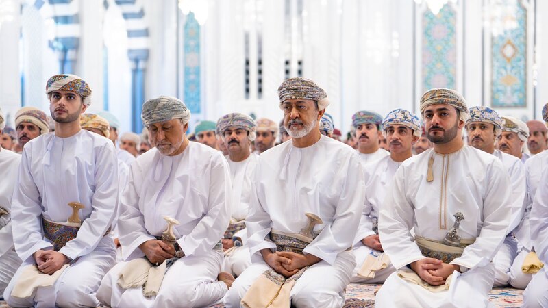 جلالةُ السُّلطان المعظّم يؤدّي صلاة عيد الأضحى المبارك في ولاية نزوى