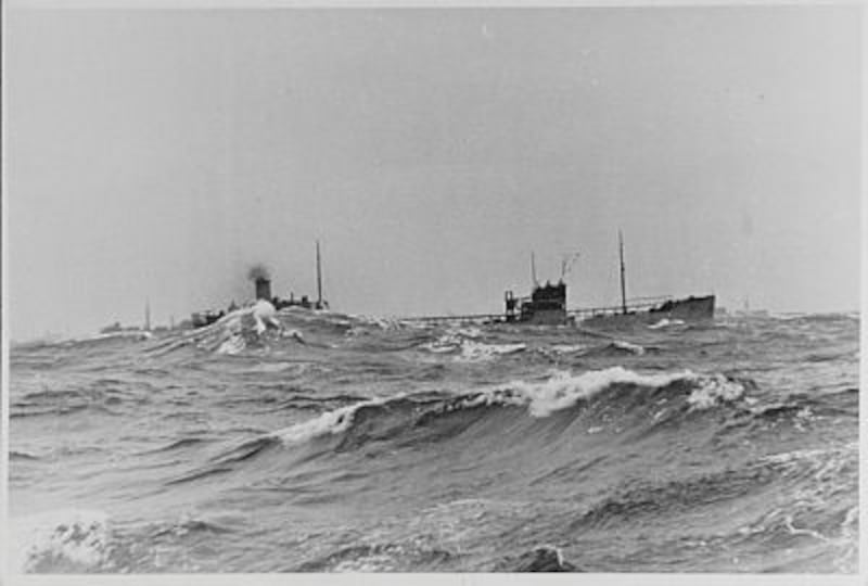 تفاصيل غرق السفينة التي أثار صوتُ انفجارها فضولَ سُكان مسقط وأوجاعهم               