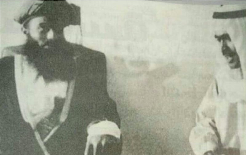 تضمّن 14 سؤالًا واستدراكًا واحدًا: تعرّف على تفاصيل حوار صحفي قِيل بأنه الأول للسلطان قابوس