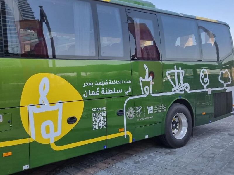 حافلة “صُنِعت بفخر في سلطنة عمان” تجوب شوارع دبي