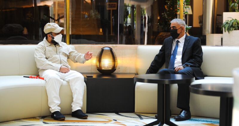 سفير السلطنة في روسيا يزور بعثة الأحمر الشاطئي