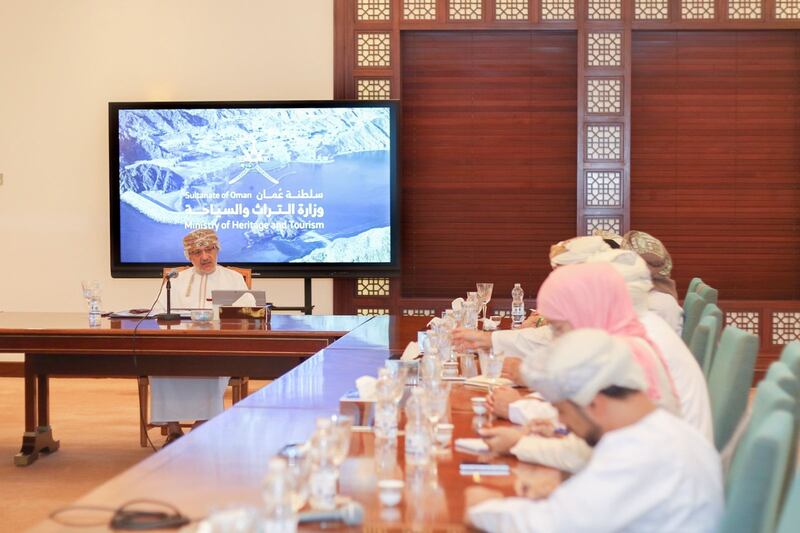 في لقاء بين المحروقي وإعلاميين: الكشف عن تفاصيل الخطة الشاملة لتنمية السياحة