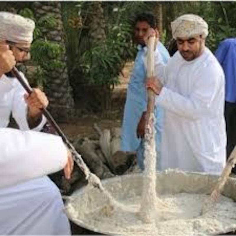 “العرسية” أشهر المأكولات العمانية في أيام العيد .. تعرف عليها