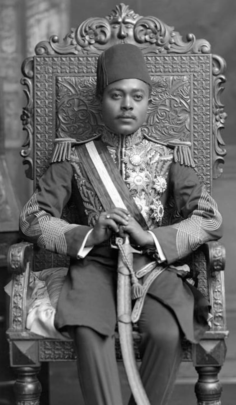 السلطان البوسعيدي الذي شهدت فترة حكمه مراسم تتويج ملكين بريطانيين