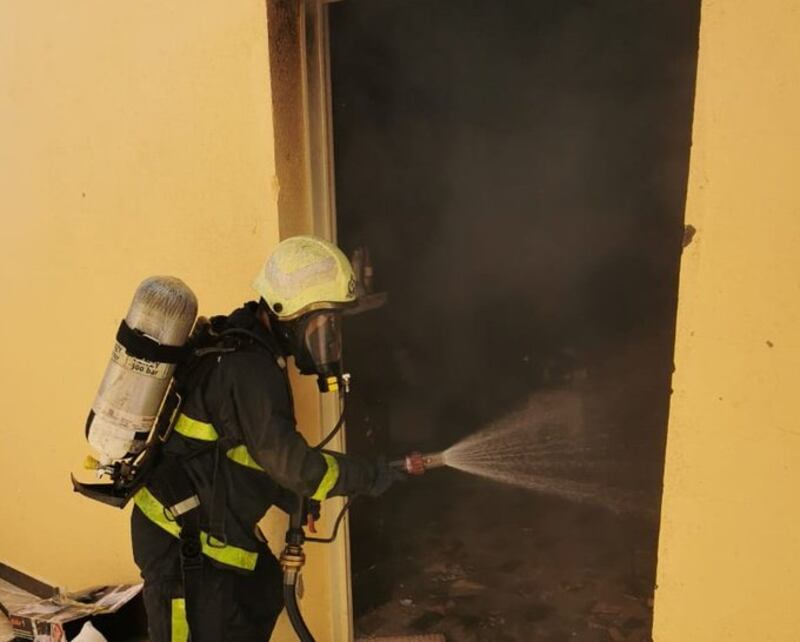 إصابة شخص في حريق بالبريمي