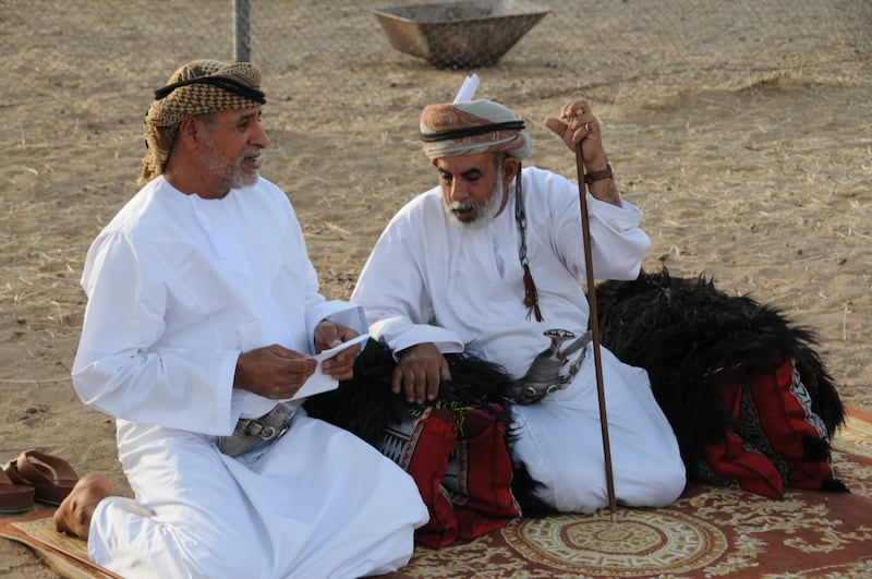 السلطنة تحتفل بمرور 5 أعوام على تسجيل فنيّ العازي والتغرود لدى اليونسكو