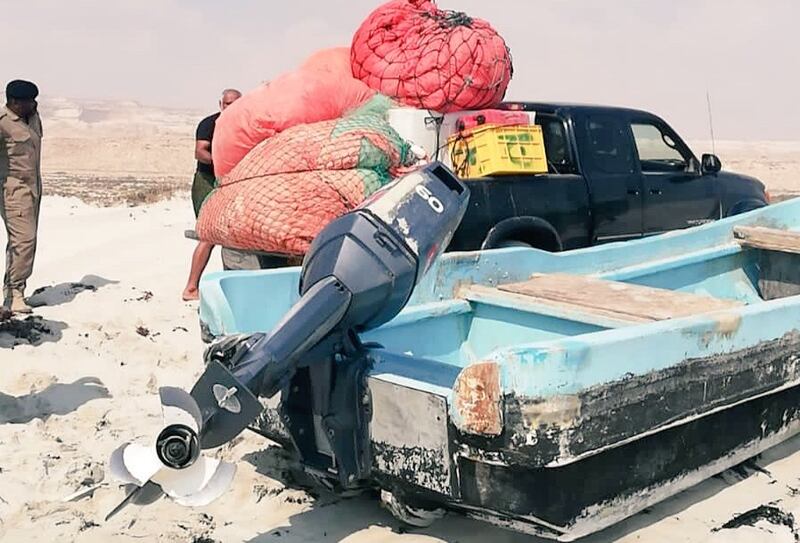 بالصور: عماني ووافدان يخالفون قانون الصيد البحري