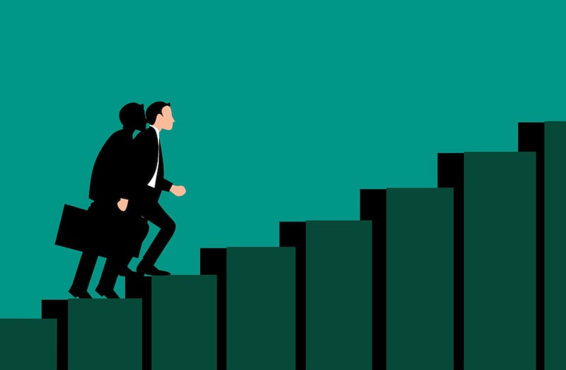 أسئلة وأجوبة قانونية حول الترقية: أهي حقٌ أم سلطة تقديرية؟