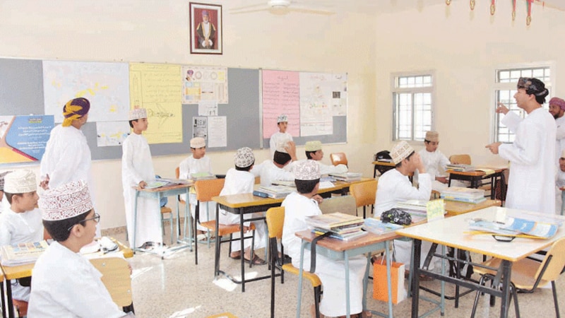 استكمال إجراءات تعيين 2364 معلمًا ومعلمة