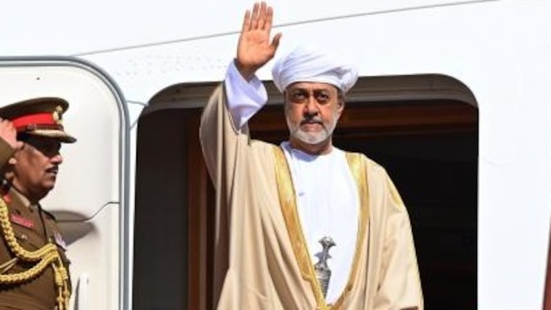 جلالة السلطان يغادر المملكة المتحدة