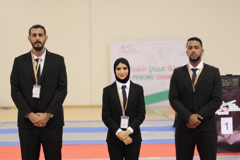 فتاة على مقاعد الدراسة تصبح أول حكمة عمانية في المبارزة