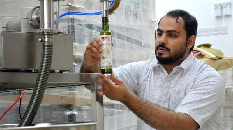 بأيدٍ عمانية: معصرة حديثة تنتج 10 أطنان يوميًا من زيت الزيتون عالي الجودة