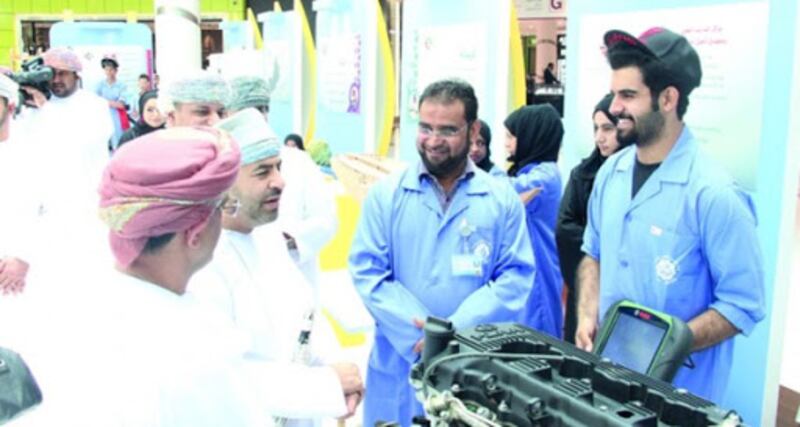 د.رجب العويسي يكتب عن تنويع مسارات التعليم في اهتمامات جلالة السلطان