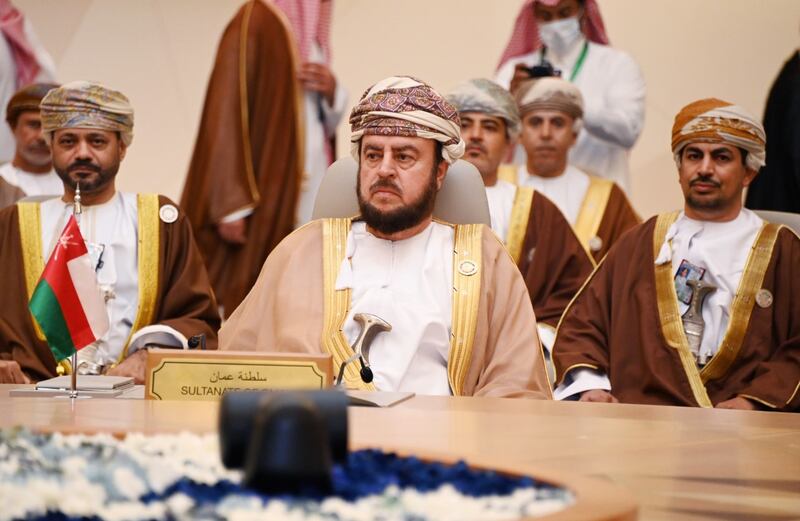 سمو السيد أسعد بن طارق يعود إلى البلاد