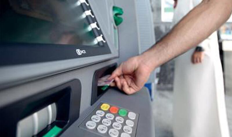 أهالي حي السرح بالرستاق يُناشدون البنوك بتوفير صراف آلي