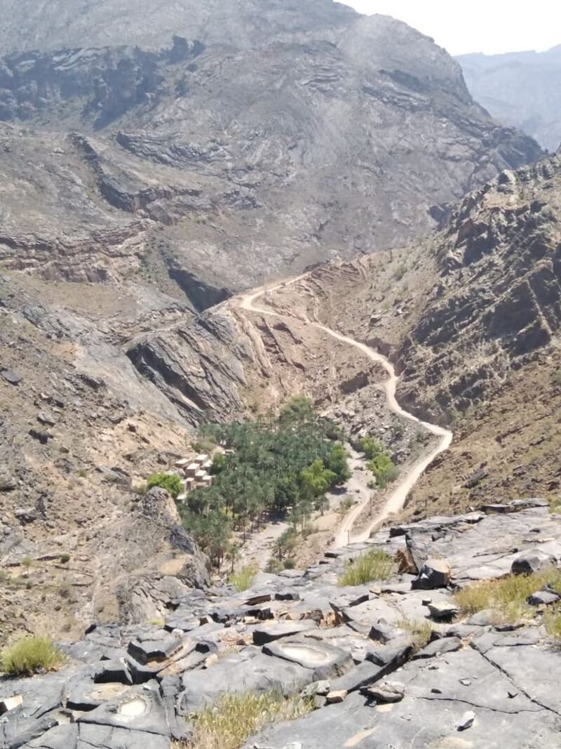 بالصور: المعولي يتفقد مشاريع الطرق في محافظتين