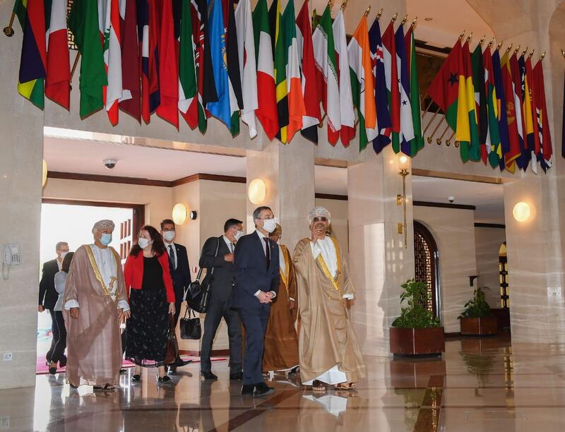 مباحثات سياسية بين السلطنة وسويسرا