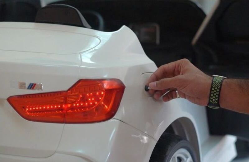 4 طلاب عمانيين يبتكرون أنظمة مختصة بالسلامة في سيارة نموذجية