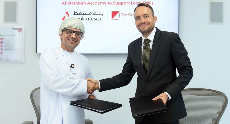 بنك مسقط يوقع اتفاقية لتنفيذ برنامج تدريبي متقدم يوفر 30 فرصة تدريبية لرواد ورائدات الأعمال