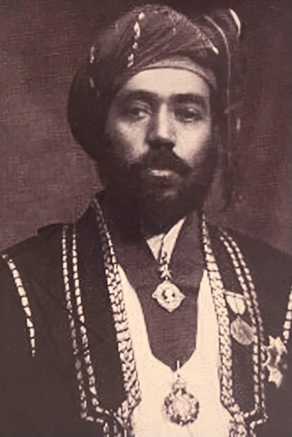 عمره أكثر من 100 عام، ويُعدّ أول وسام عُماني: ماذا تعرف عن “الوسام السعيدي”؟