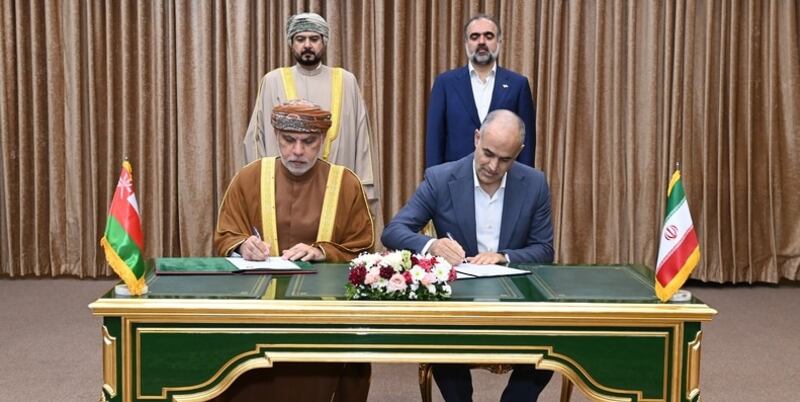 مذكرة تفاهم عمانية إيرانية حول بيع السيارات وخدمة ما بعد البيع لها
