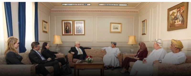 سلطنة عمان تستعرض مع ليندركينغ الجهود المبذولة لمساندة الأطراف اليمنية