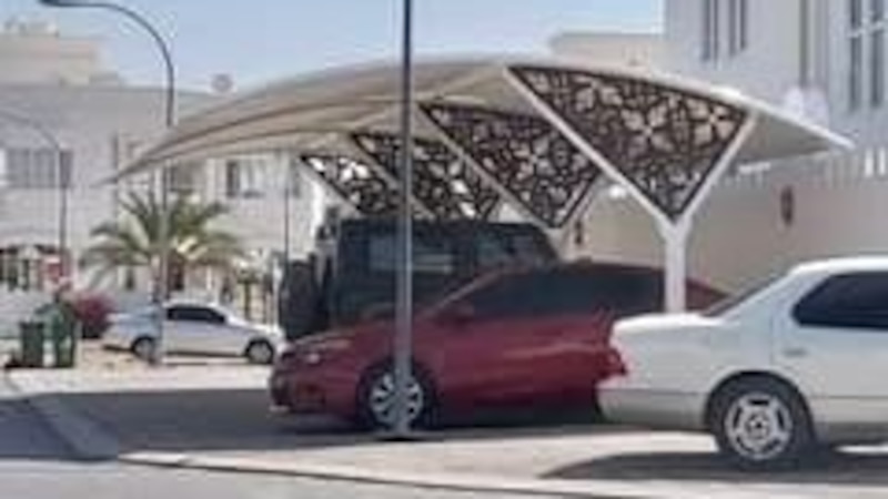 بلدية مسقط توضح حول اللائحة الجديدة للمظلات