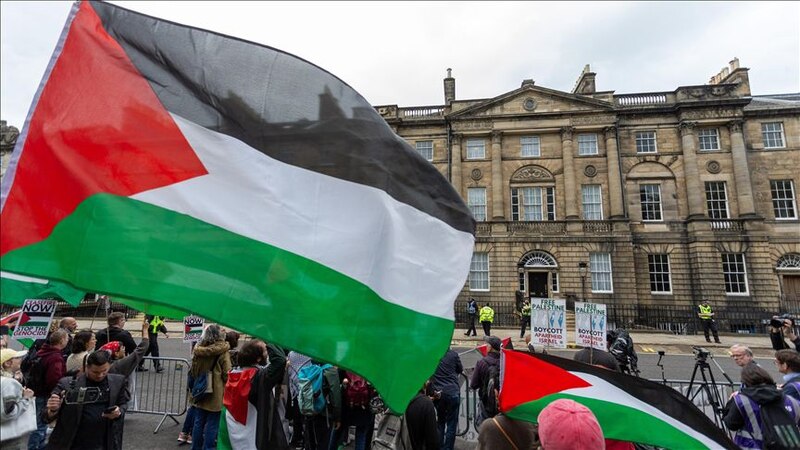 البرلمان الأسكتلندي يرفع العلم الفلسطيني ويوقف الدعم للشركات المموّدة لإسرائيل