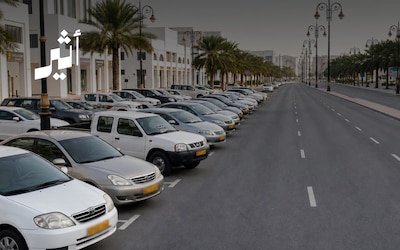 بلدية مسقط: مهلة لإزالة المركبات المعروضة للبيع عشوائيًا