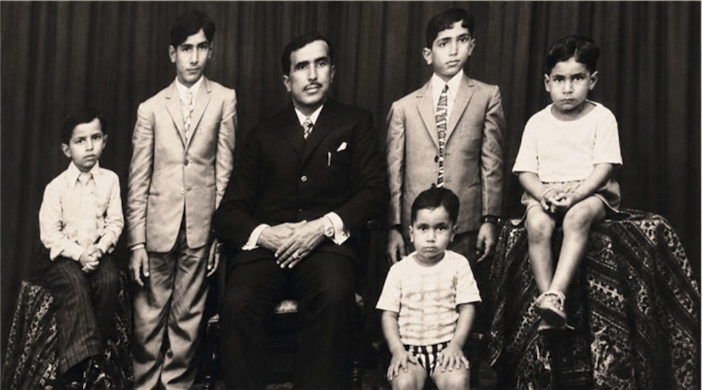 سعيد بن سالم مع أبنائه في الهند عام 1973، وهم من اليسار: حمد، عبد العزيز، سعيد بن سالم، سالم، خالد، ثم إبراهيم في الأمام.