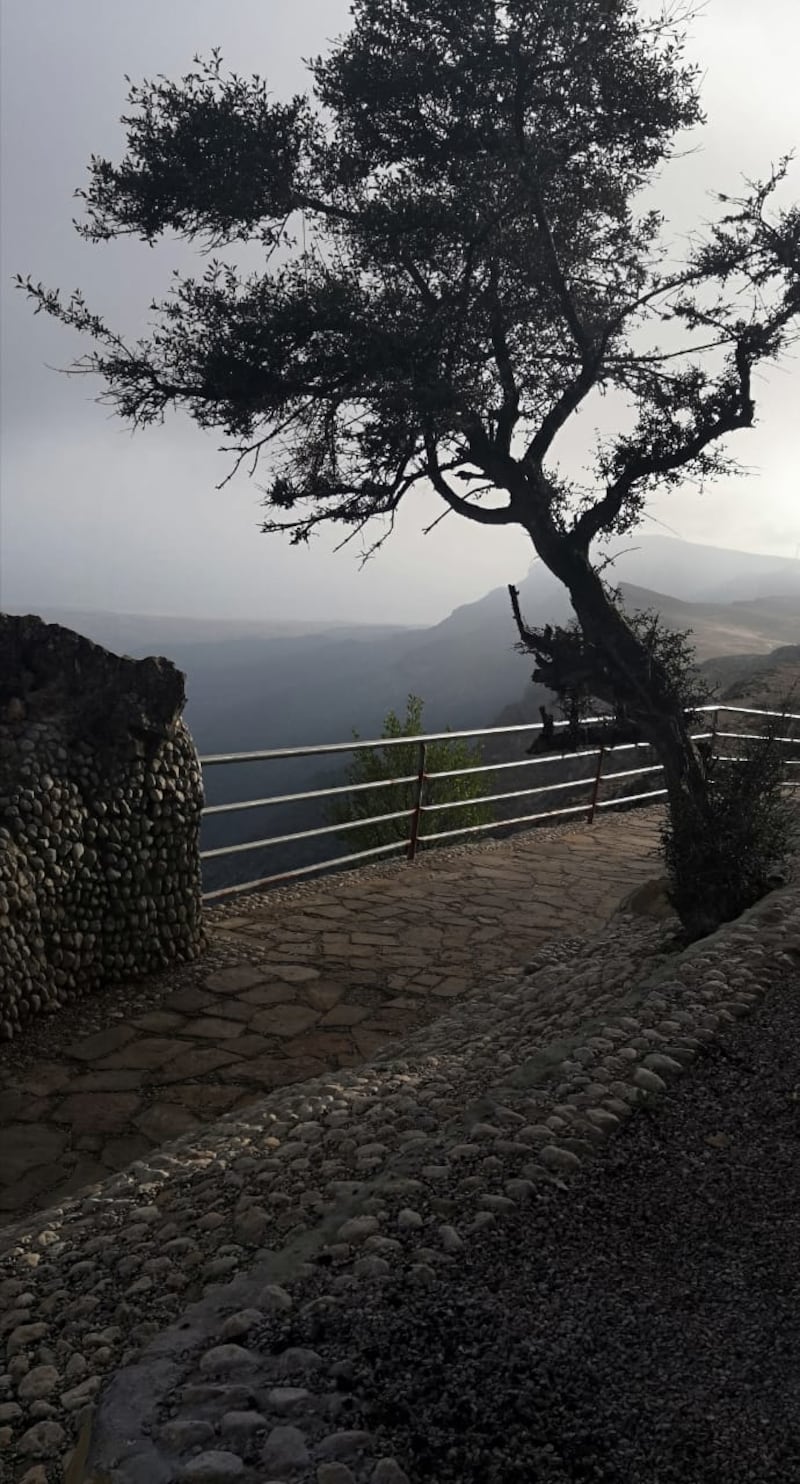 بالصور: تعرف على جمال كهف حيور في جبل سمحان