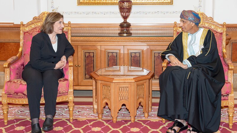 سمو السيد فهد يستقبل المستشارة السياسية والإعلامية للرئيس السوري