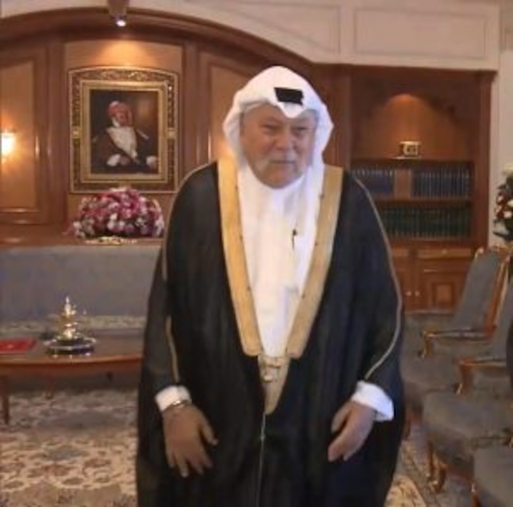 كان مستشارًا لجلالته: تعرّف على السعودي الذي منحه جلالة السلطان وسام التكريم