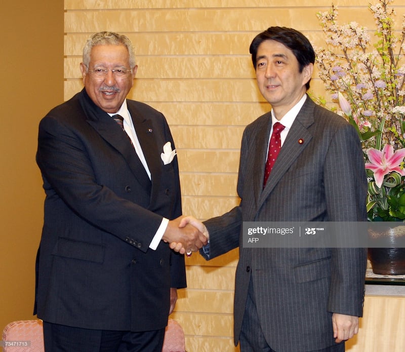 بالصور: معلومات عن عمر الزواوي؛ الطبيب الذي أحب عالم السياسة والمال