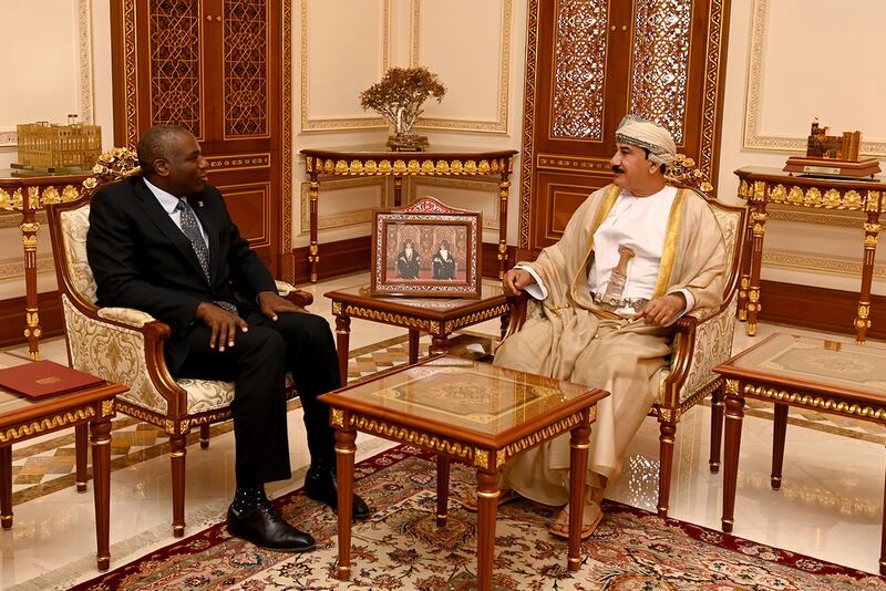 وزير المكتب السُّلطاني يستقبل مسؤولين من بريطانيا وأمريكا