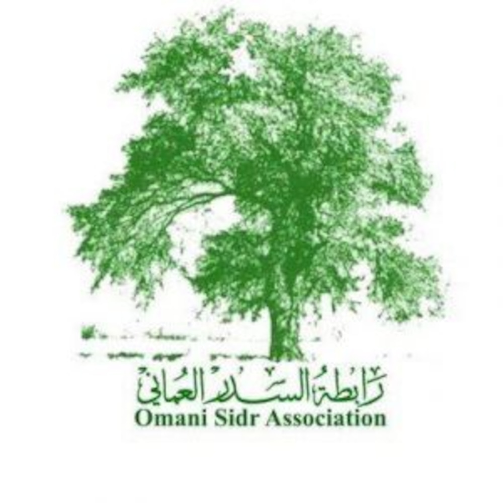 بالصور: شبابٌ يُشجّرون بلدة اليَمَن بـ “السِّدر العُمانية”