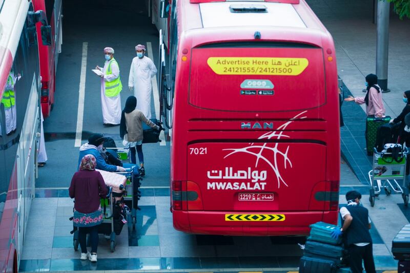 الحكومة بإجراءاتها والمواطنون والمقيمون بالتزامهم: جهود مواجهة كورونا تتواصل