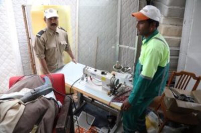 بالتعاون مع الادعاء العام والشرطة: البلدية تداهم منزًلا في مطرح