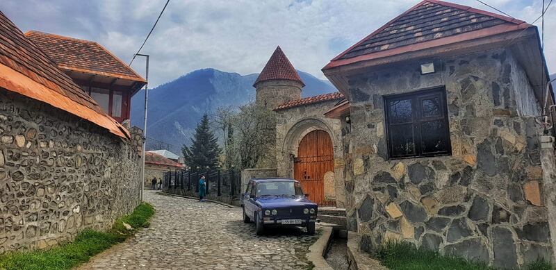 زارتها “أثير”: تعرّف بالصور على (شاكي)..مدينة التاريخ والبقلاوة