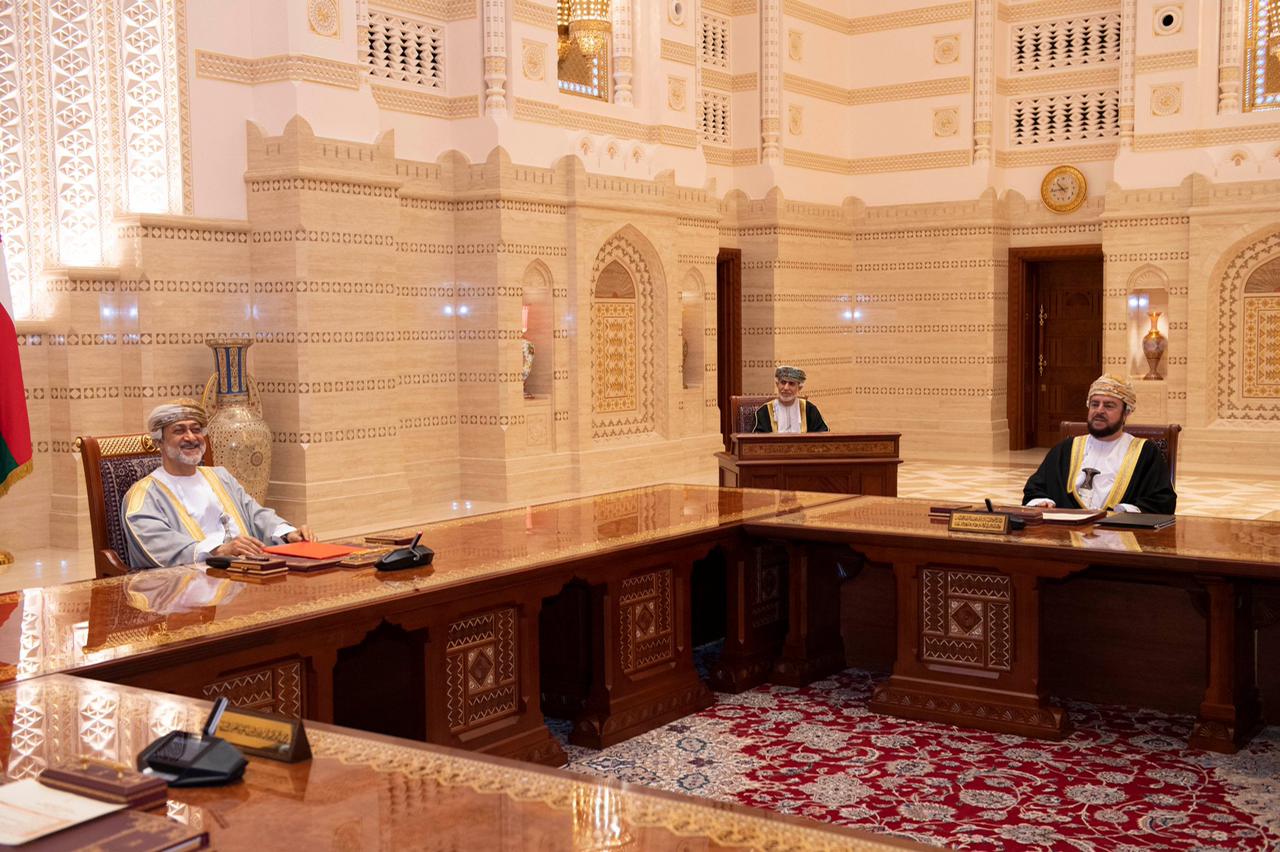 بالصور: جلالة السلطان يترأس اجتماعًا لمجلس الوزراء