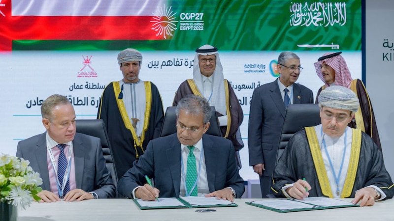 جهاز الاستثمار العماني يدرس التشارك مع شركة سعودية في محطة طاقة تعد الأكبر بالشرق الأوسط