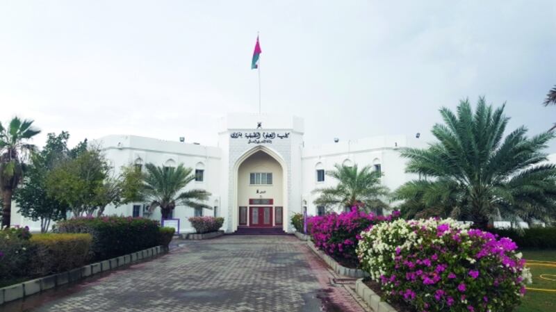 تطبيقية نزوى تستعد لانطلاق #أيام_التصميم