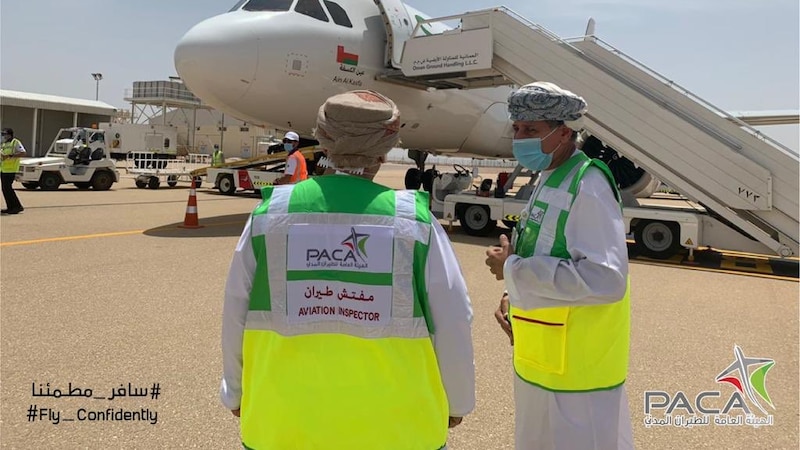 بالصور: رحلة جوية من مطار مسقط إلى مرمول وقرن علم