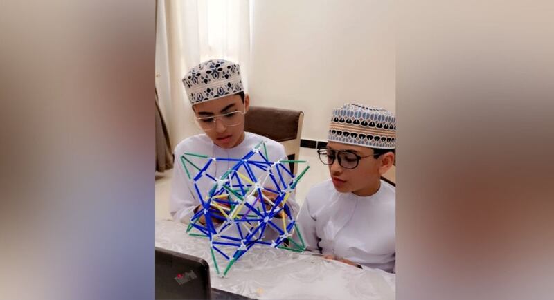 طفلان عمانيان يحصدان “الذهب” في مسابقة عالمية