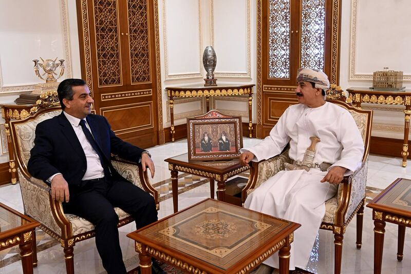 وزير المكتب السلطاني يستعرض عددا من القضايا مع سفيري العراق وسوريا