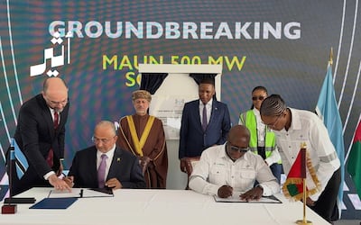 كفاءة العمل وسرعة الإنجاز: 3 أيام فقط بين مراسم التوقيع على مشروع عُماني بوتسواني في مسقط ووضع حجر أساسه في ”ماون“ البوتسوانية